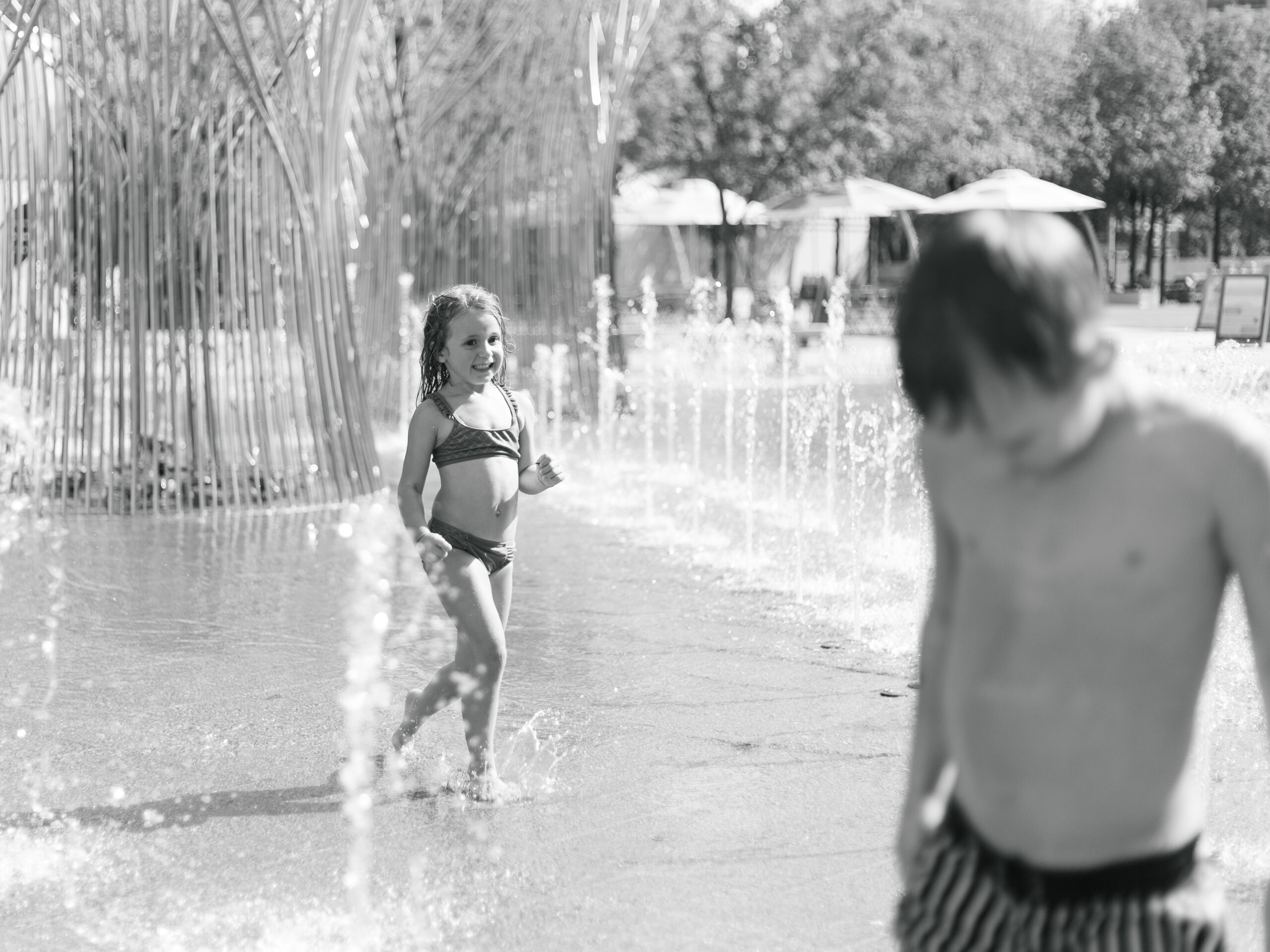 kids playing in the fountain at Klyde Warren Park