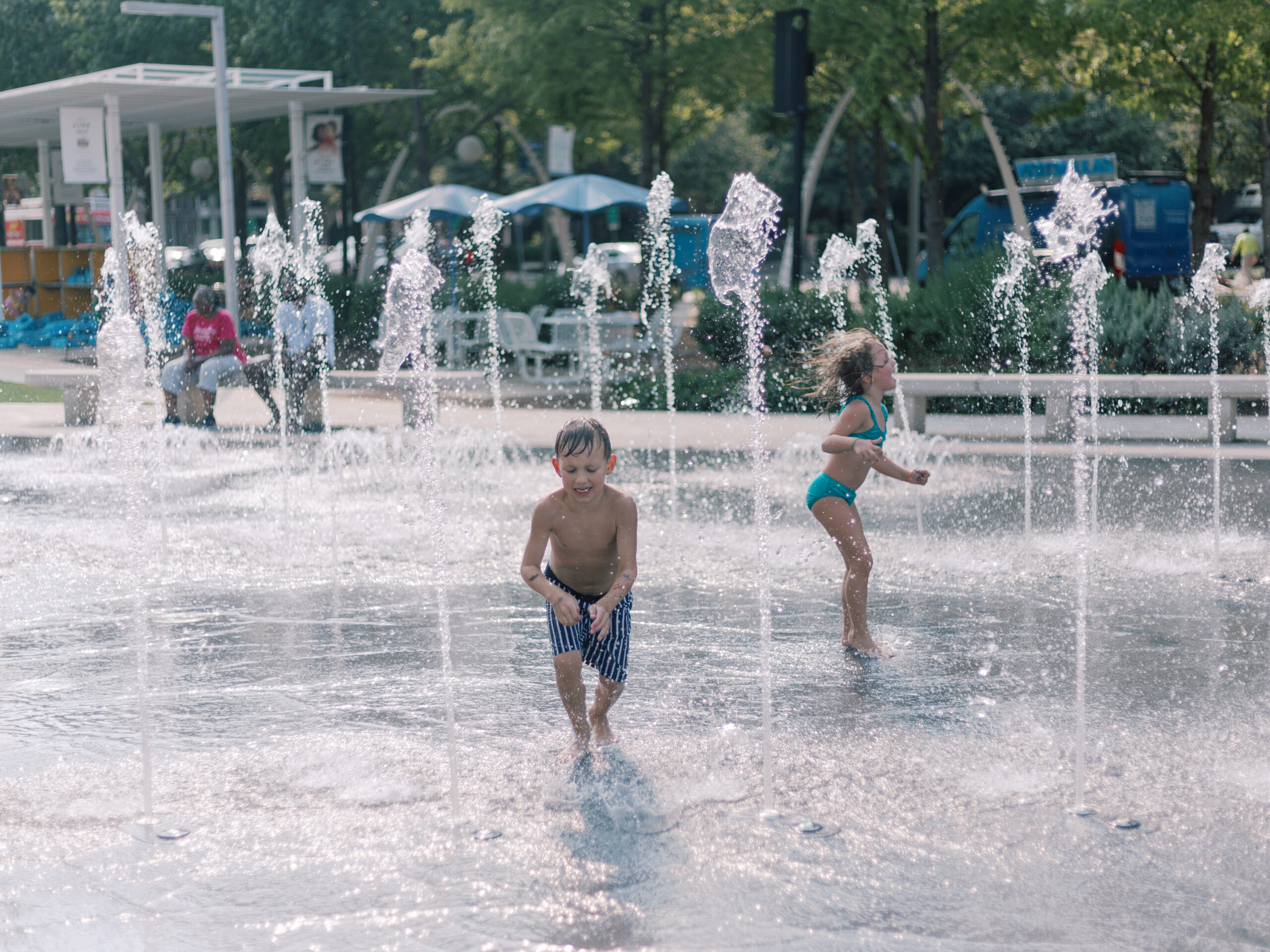 kids playing in the fountain at Klyde Warren Park