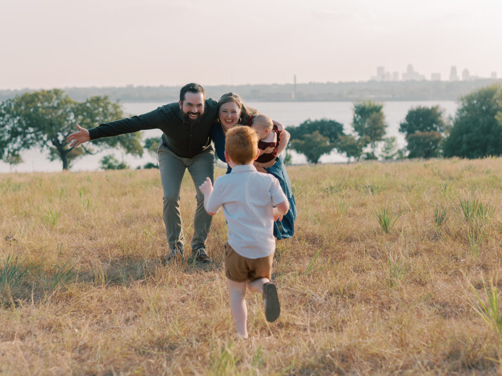 boy runs into mom and dad's arms at Winfrey Point, Dallas