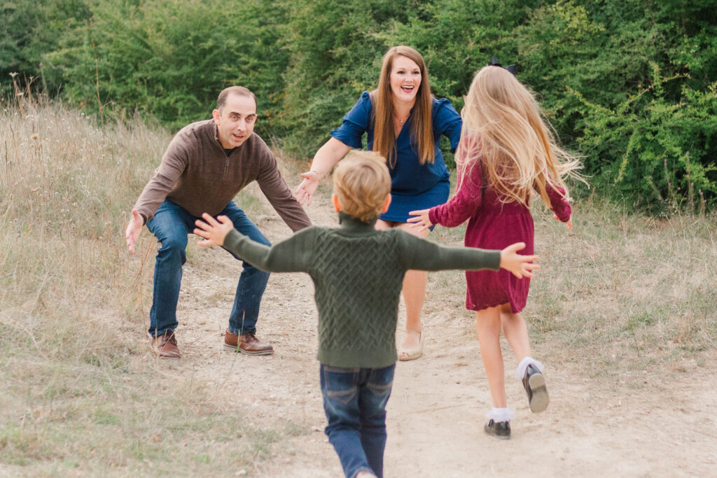 kids run to mom and dad at Norbuck Park, Dallas TX, Kate White Photography