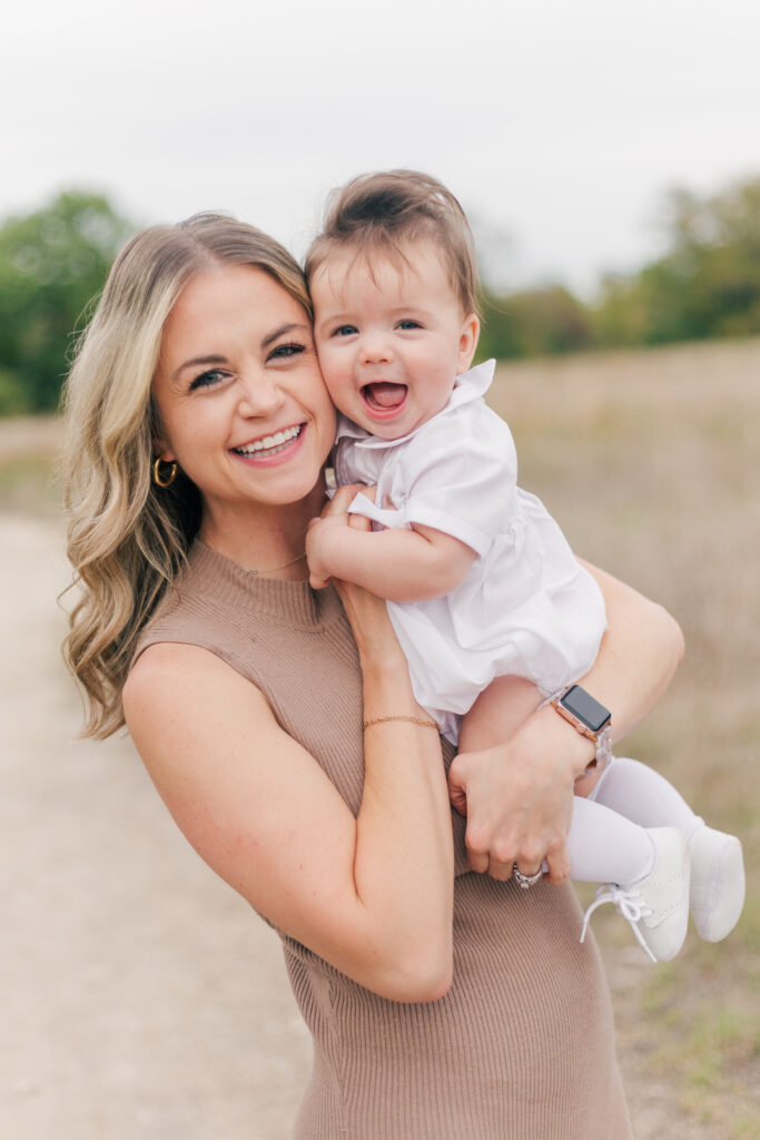 mom and baby at Norbuck Park, Kate White Photography