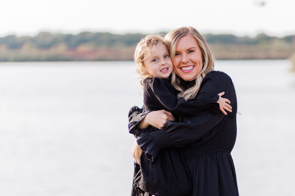 mom and daughter at Mill Creek Reservoir Park in Canton TX with Kate White Photography