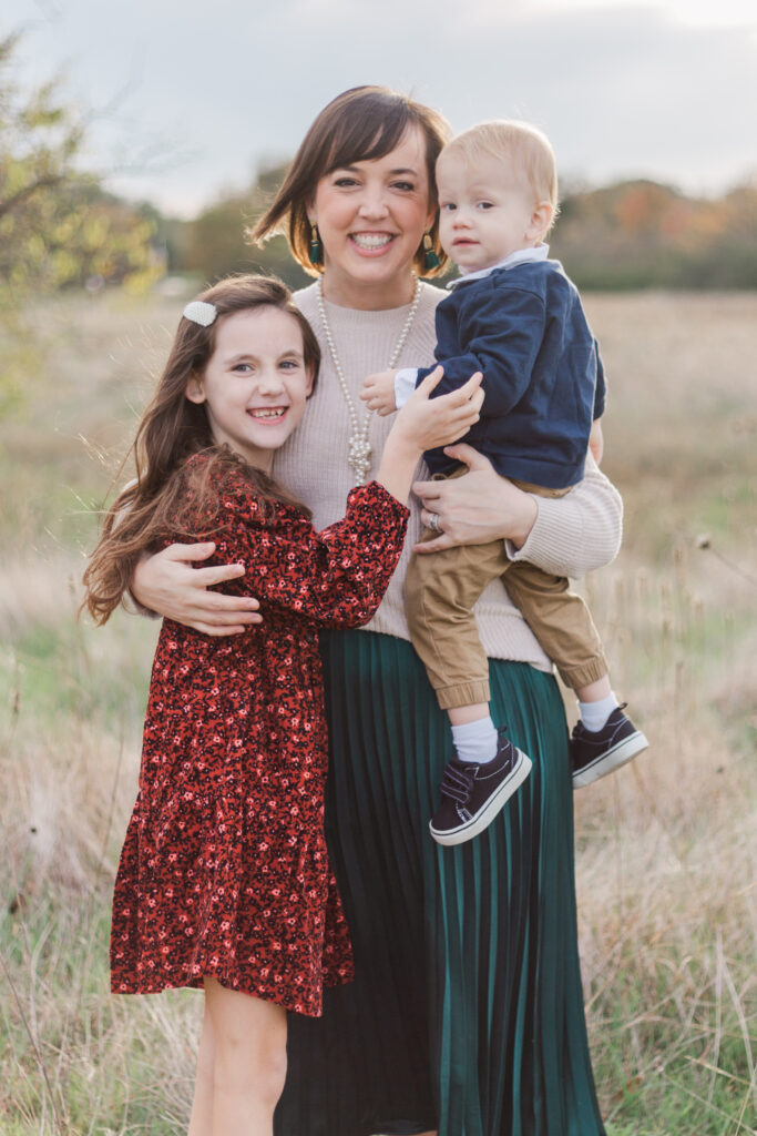mom and kids at Norbuck Park by Kate White Photography
