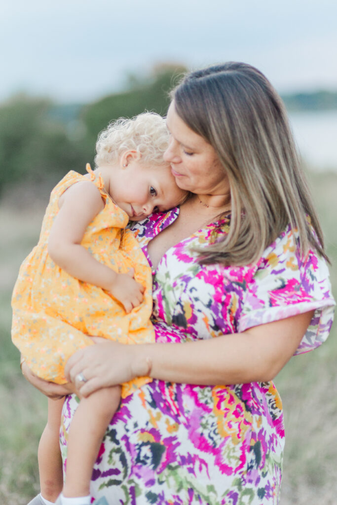 baby lays on moms shoulder at Winfrey Point