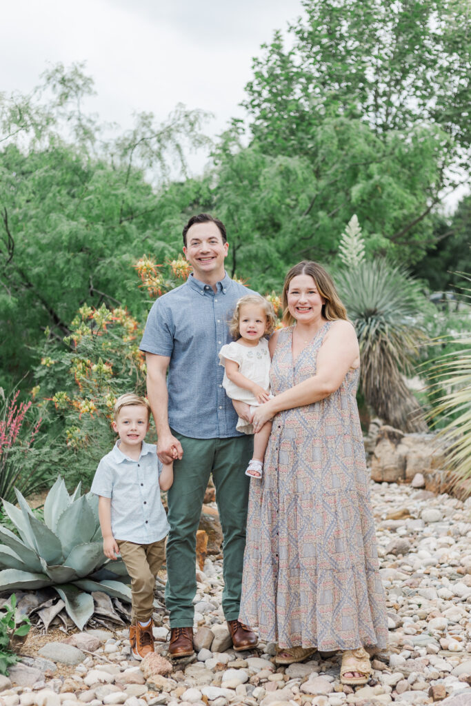 whole family at Grapevine botanical garden