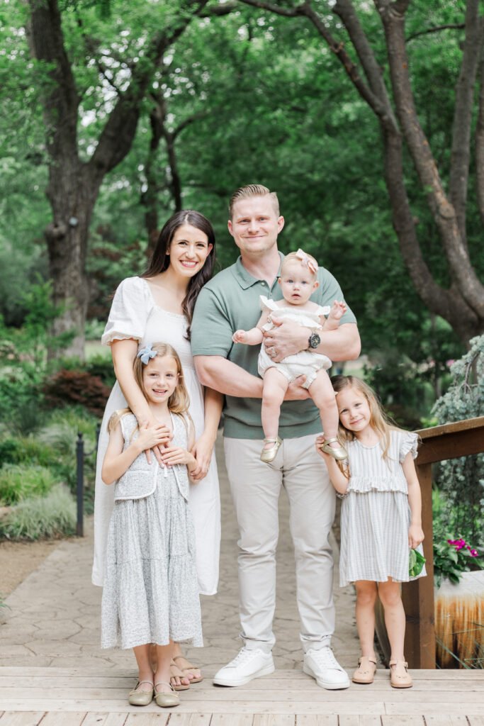 whole family at Grapevine botanical garden