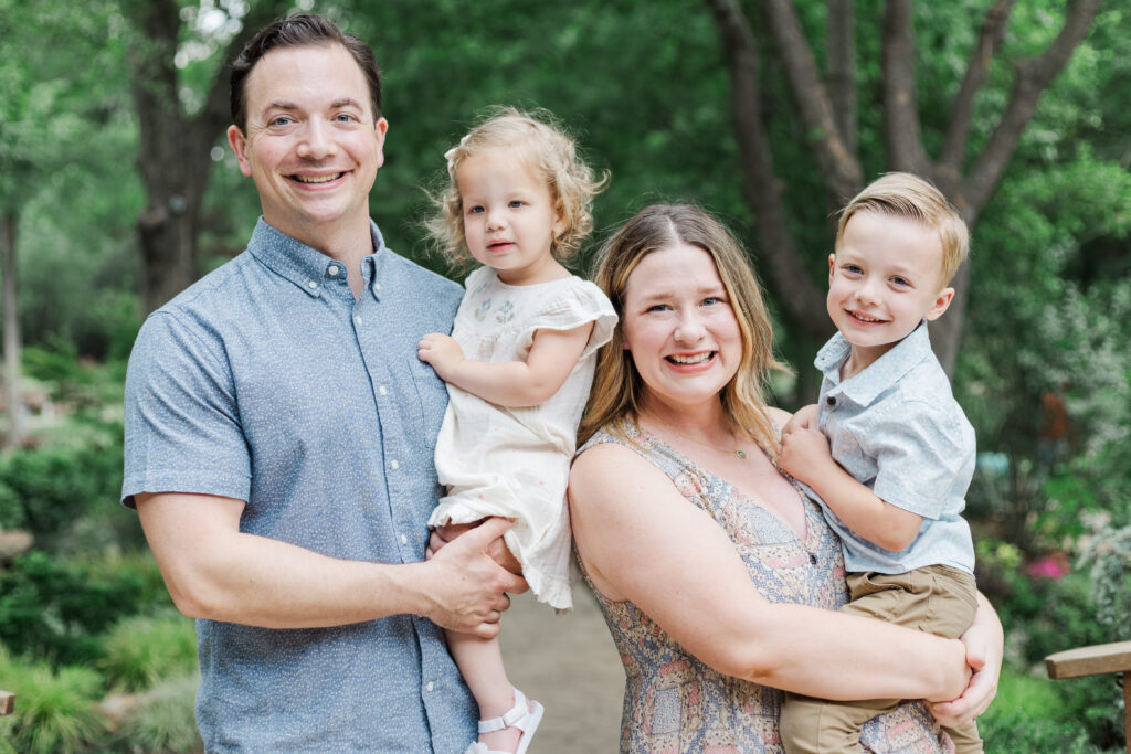 whole family at Grapevine botanical garden